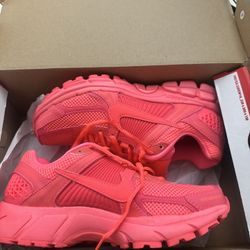 Nike Zoom Vomero 5 “Hot Punch” Pink – Men’s 5.5 / Women’s 7 – New