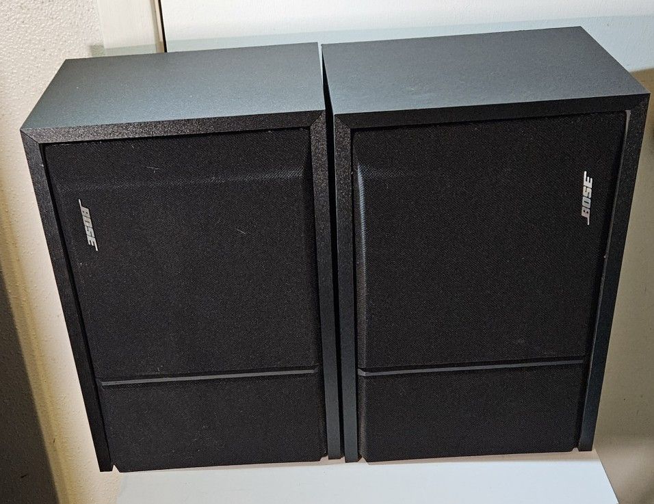 Pair of Bose 201 Series III Stereo Bookshelf Speakers