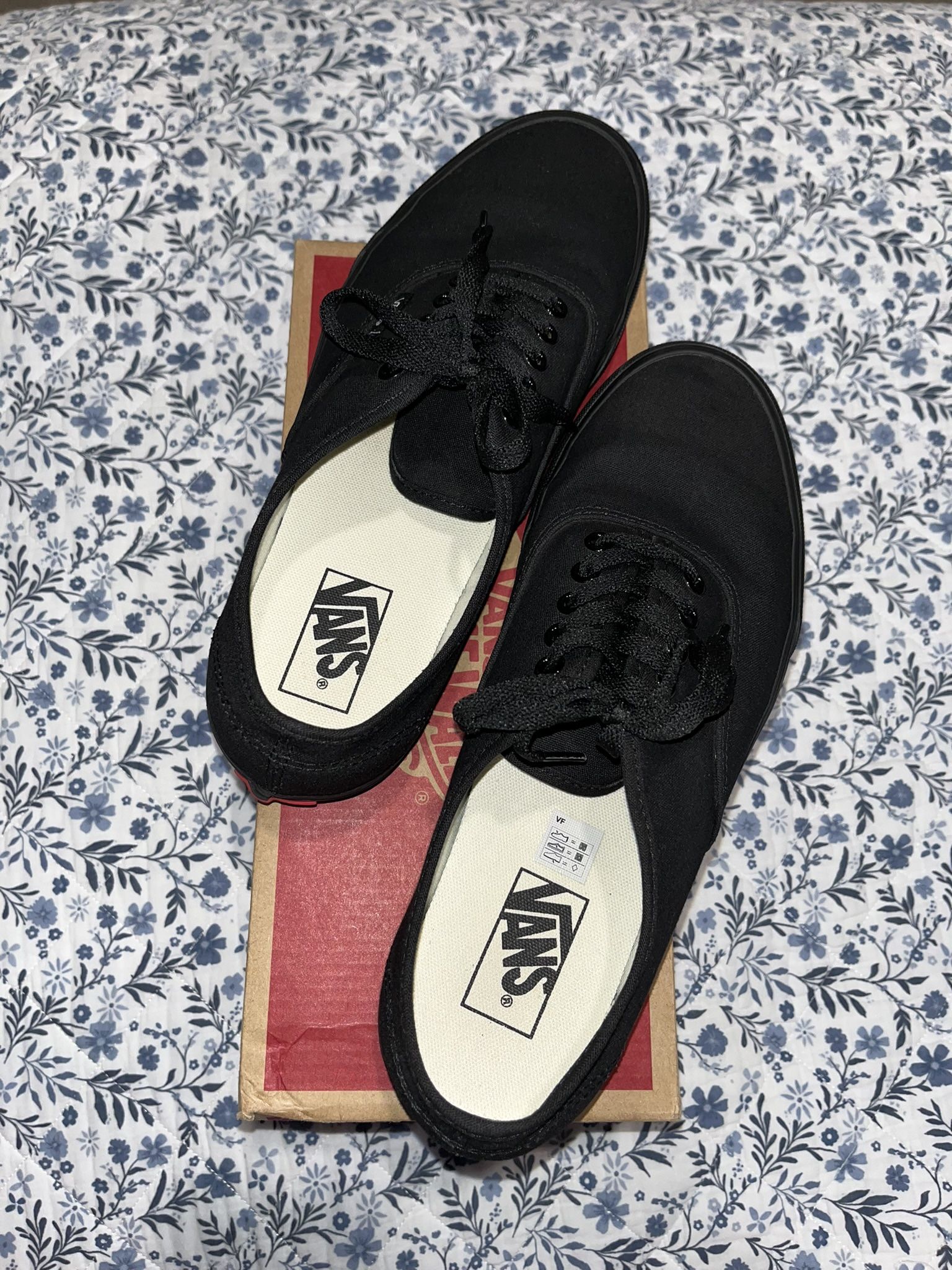 Men’s Authentic Vans Size 10