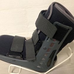 Donjoy Maxtrax Orthopedic Walking Brace / Boot