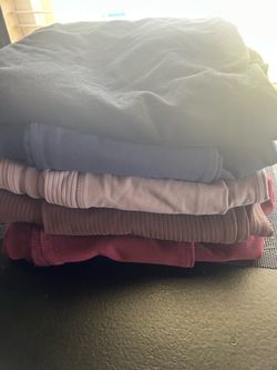 5 work out pants size Large all for $15 good condition no rips no stain 3 are new