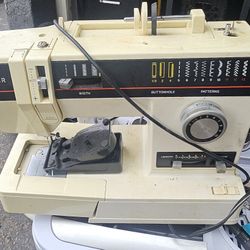 Singer Sewing Machine 