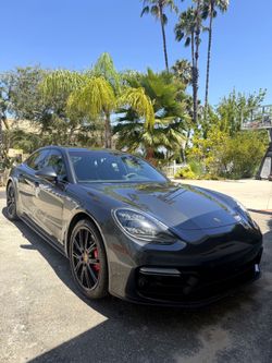 2019 Porsche Panamera GTS