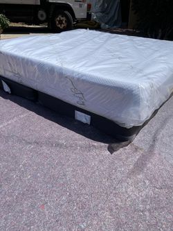California king or Eastern king memory foam mattress and box spring only
