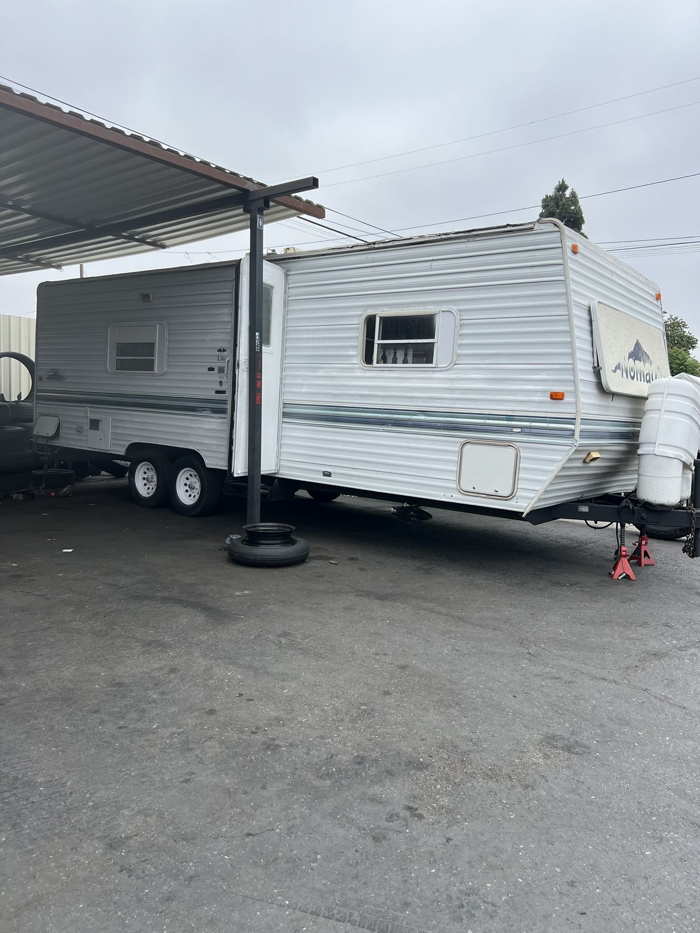 2000 Nomad Rv Camper Trailer
