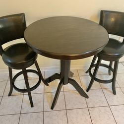 Like New Mint Condition Pub Table With 2 Leather Swivel Barstools 