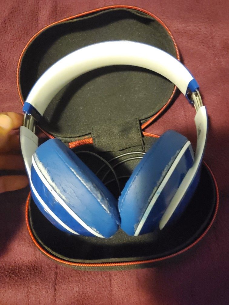 Beats by Dre Studio Wireless Blue headphones Limited edition LA Dodgers. Case+charging Cable. Good working.
