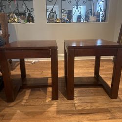 🌟 Pair of Fairmont Designs Solid Wood End Tables – Great Condition!