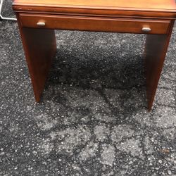 32”wx27”dx30”h Strong desk