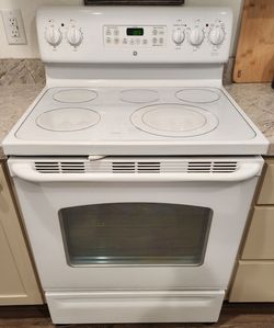White Ge 30-inch electric glass top stove