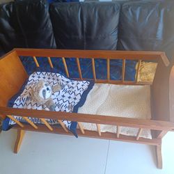 VINTAGE. CLASIC..CRADLE..NICE..NICE..GIFT FOR A NEWBORN BABY..
