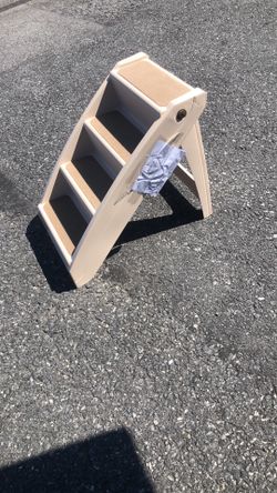 Brand new never used pup step XL 25”hx36”L