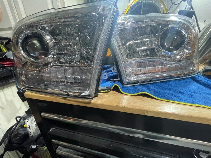 Ram 09-18 Headlights White Led Dtrl