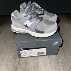 New Balance (size 9c)
