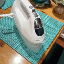 Hamilton Beach Hand Mixer With Storage