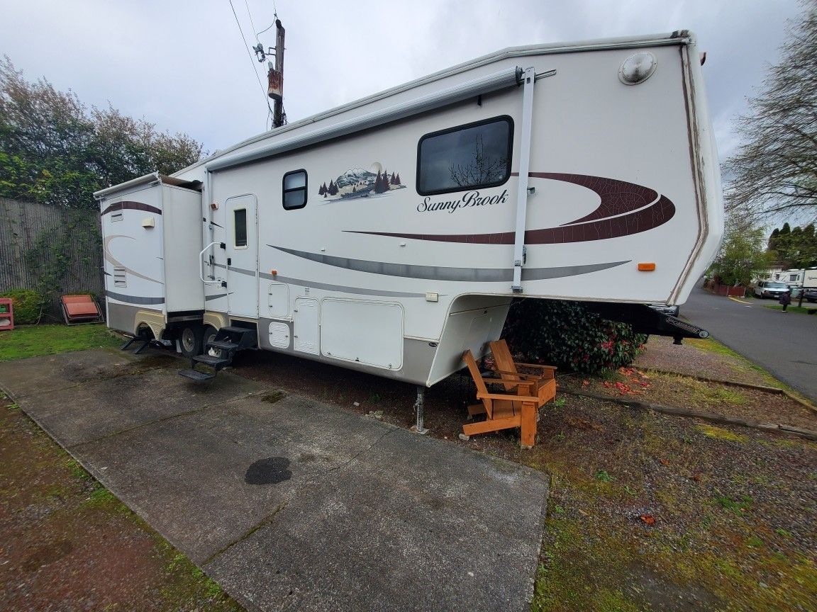 2008 Sunnybrook 5th Wheel 30 Ft
