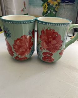 2 big pioneer woman cups, retired pattern