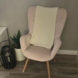 Velvet powder, pink chair