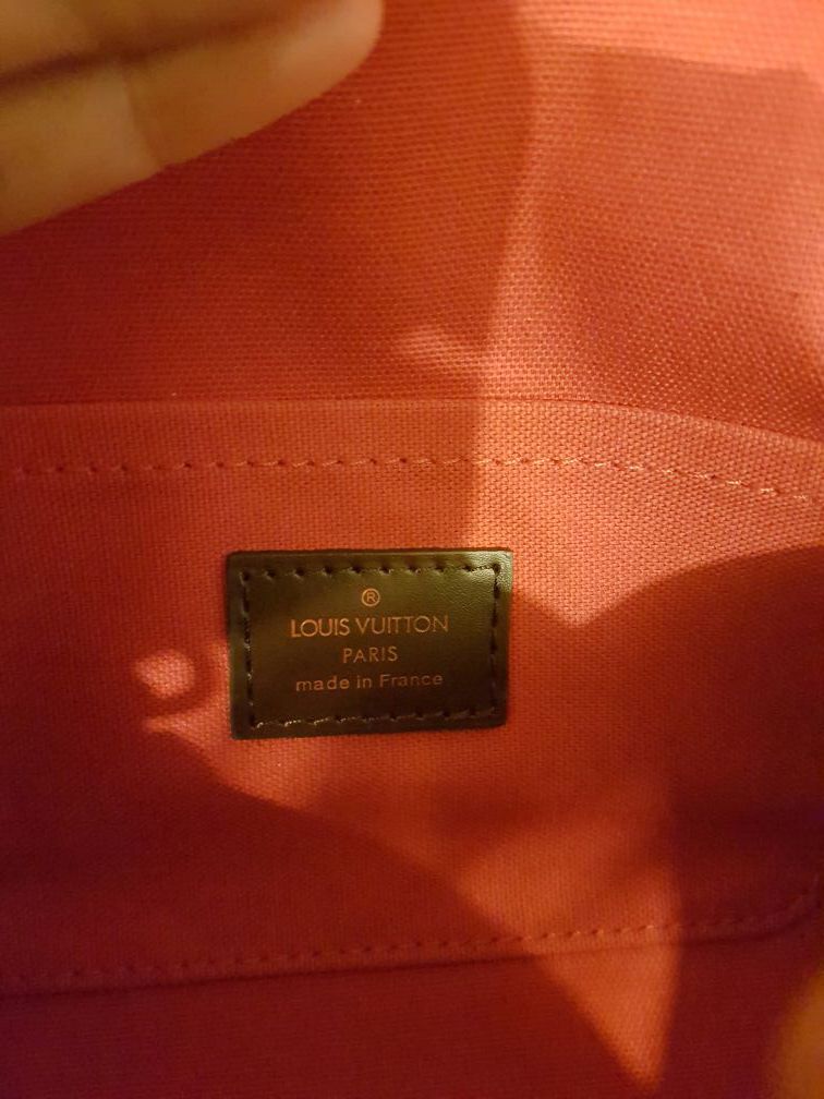 Discount Place - Beautiful HAND BAG 🛍️ Brand : Louis Vuitton