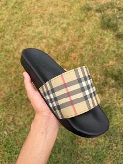 Burberry Slides Size 11🔥