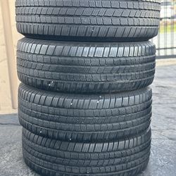 SET OF TIRE 265 70 17 MICHELIN 85% LIFE