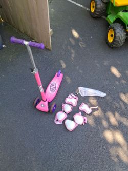 Kids halo 3 wheel scooter