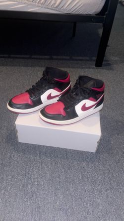 jordan 1s       10.5