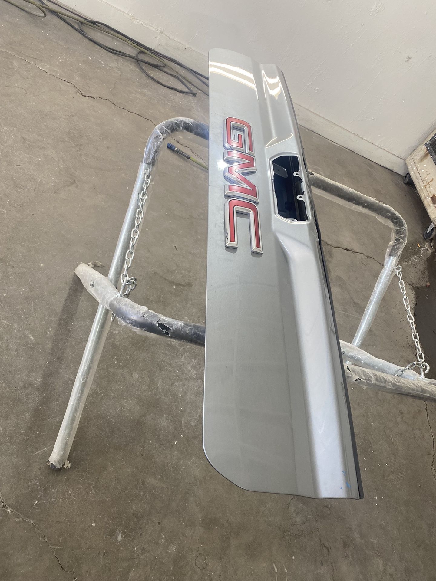 2020 2021 2022 2023 2024 GMC SIERRA TAILGATE Upper Part
