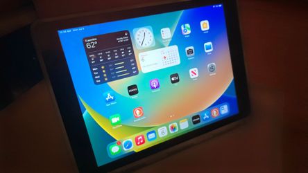 iPad 5th Generation With Magnetic Cover