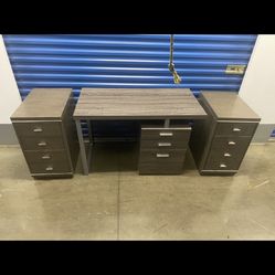 Matching Desk Set w/locking Drawers!