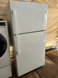 GE Refrigerator