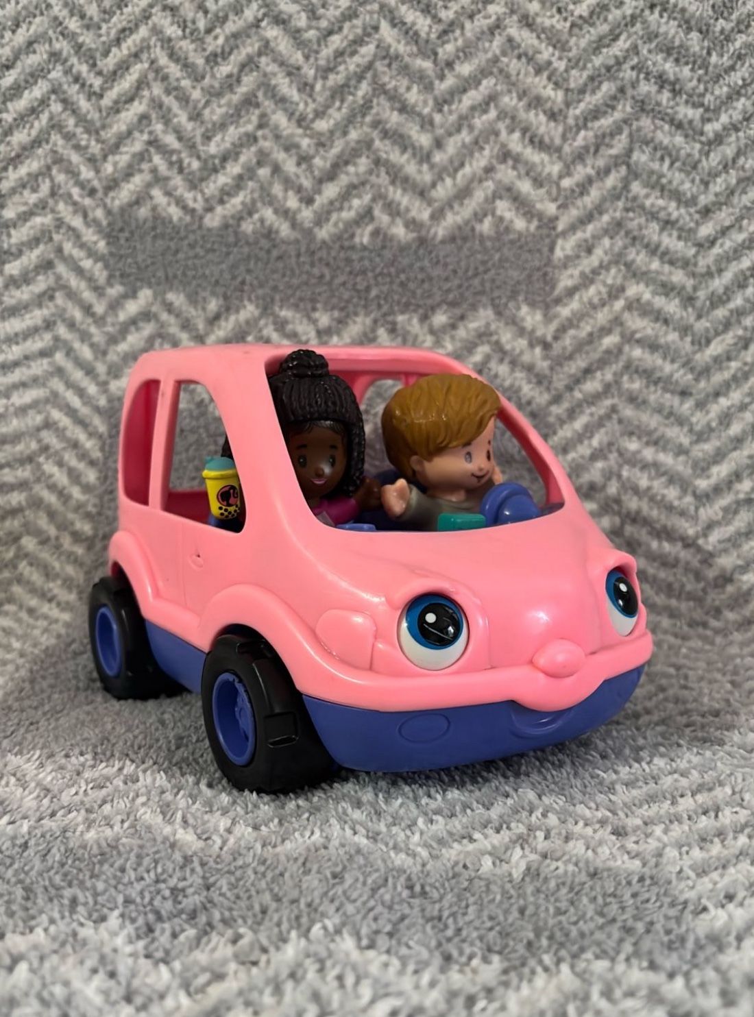 Fisher Price Little People Pink Car SUV Van Pink Purple Music Sounds w/2 People