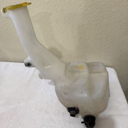 2011-2023 CHRYSLER 300   WIPER  RESERVOIR 