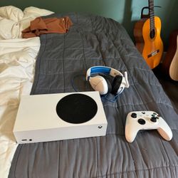 Xbox Xs 512gb With Turtle Beach Headset. 