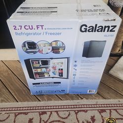 NIB GALANZ 2.7 cubic foot refrigerator