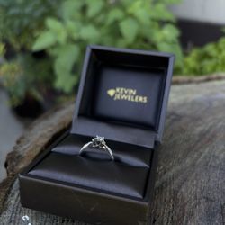 Diamond 10k Ring Jewlery Penny size fit