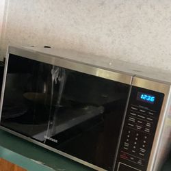 samsung 120 v microwave 1.6 cu ft Over the range microwave! Excellent working condition barely used!