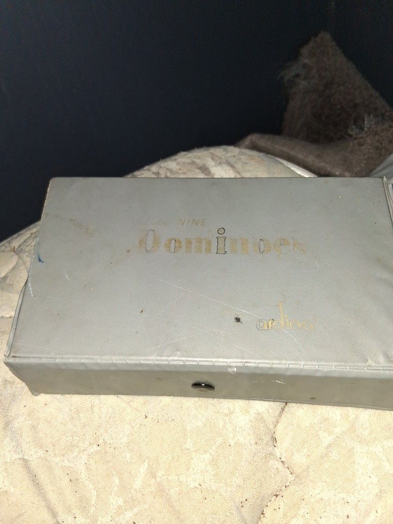 Dominoes