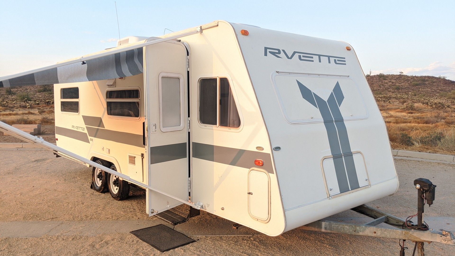 RVette , Remodeled Areolite. 25ft, One of a Kind and Clean Glamper