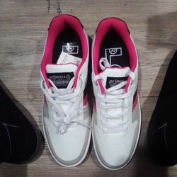 Levi's White Black Red  9.5