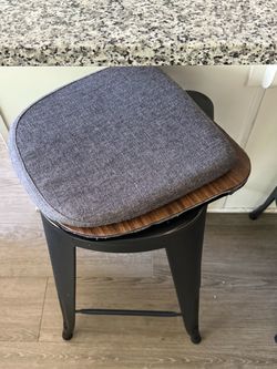 Metal Bar Stool with Wood Seat and Cushion