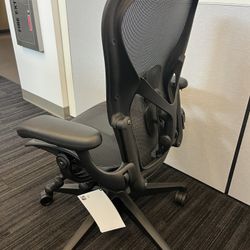 Desk Chairs And 1 Lounge Chair For Sale. 