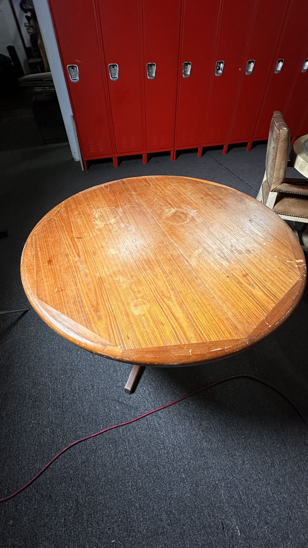Round Breakfast Table