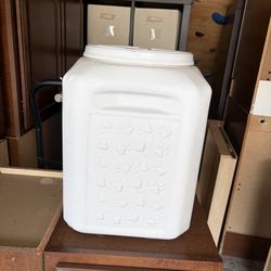 35 lbs dog food container