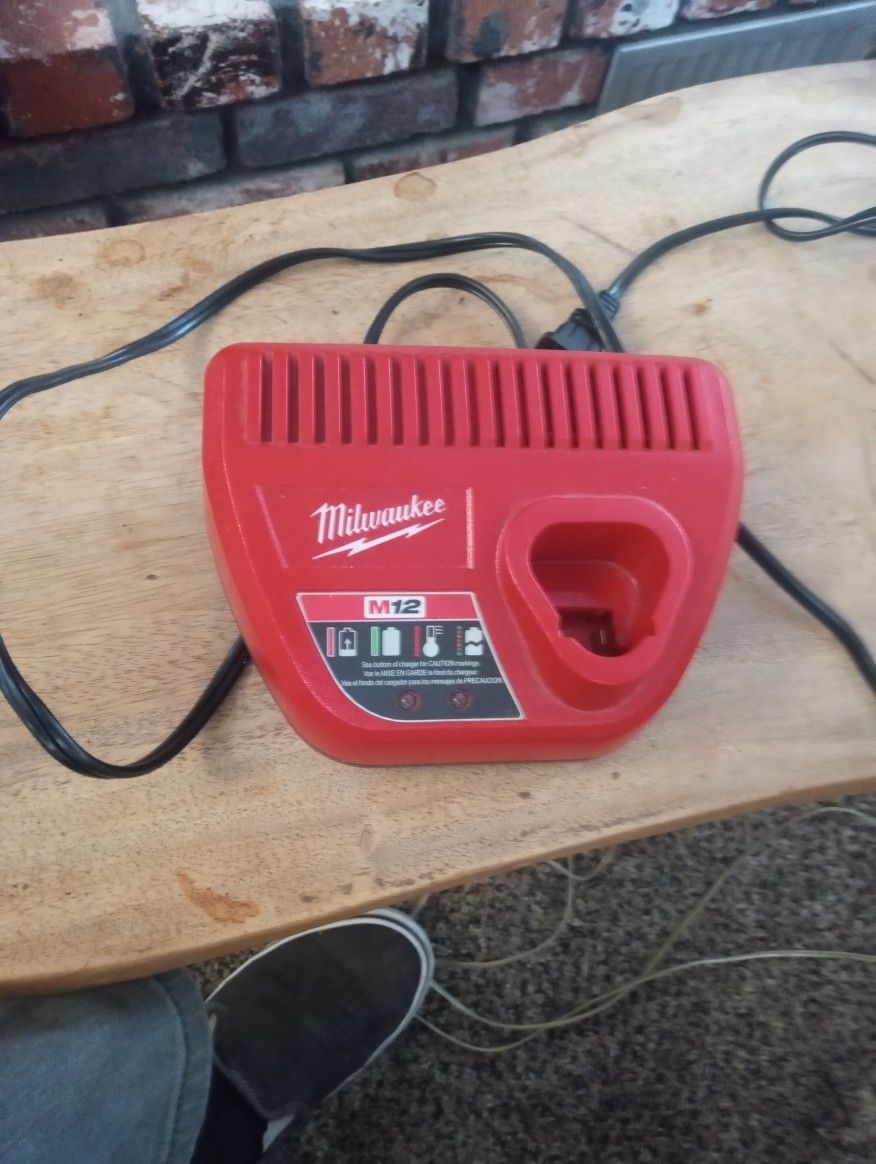 Milwaukee Battery Charger