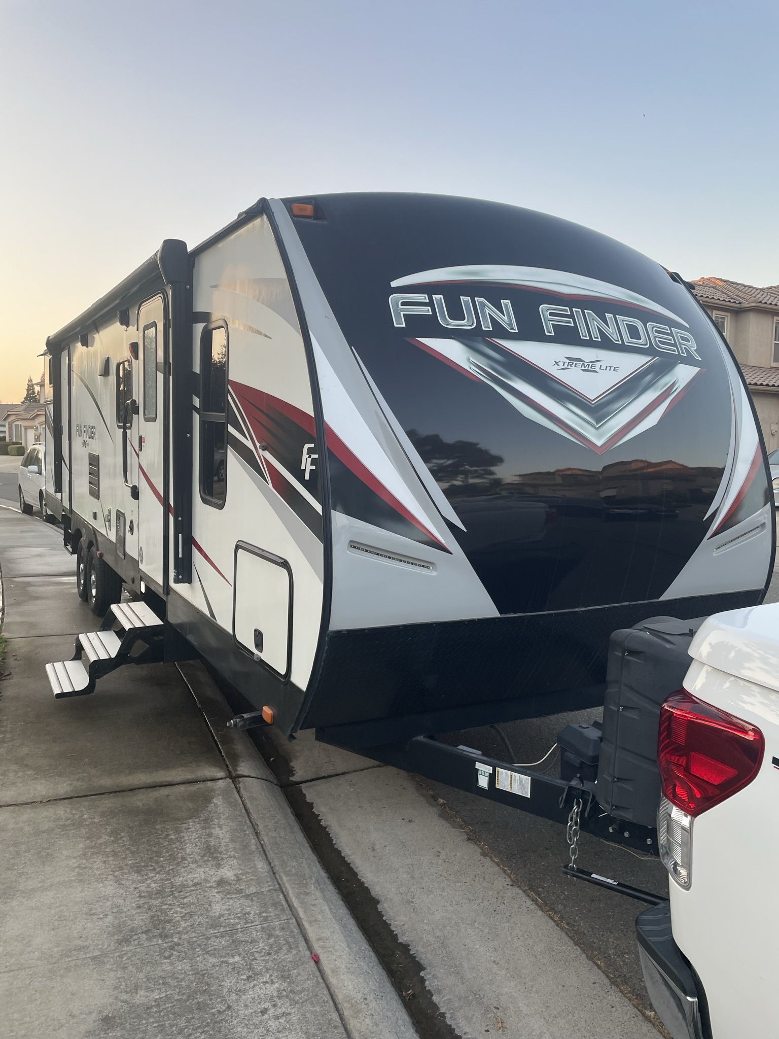 Travel Trailer 31’ Fun Finder