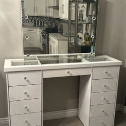 Vanity Desk With Mirror 