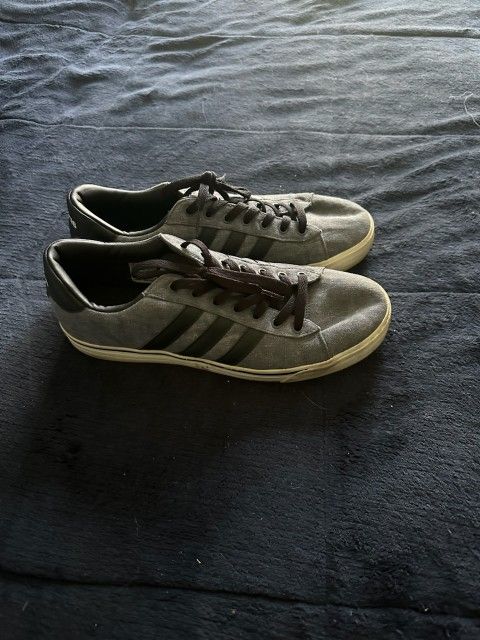 Men's Adidas Size 9