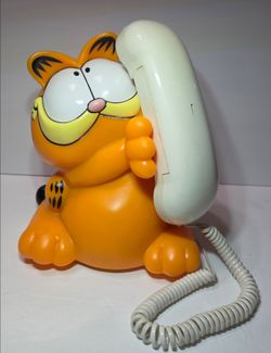 Vintage Tyco Garfield Talking Cat Telephone Teated
