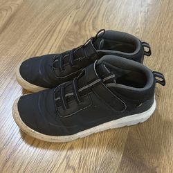 BOGS waterproof sneaker big kid size 4